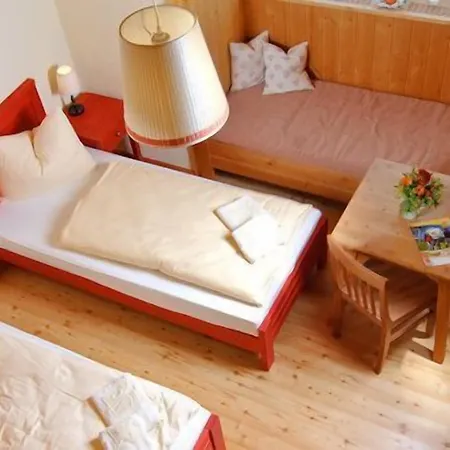 Jufa فندق Tieschen