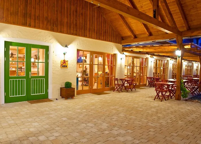 Отель Jufa Tieschen